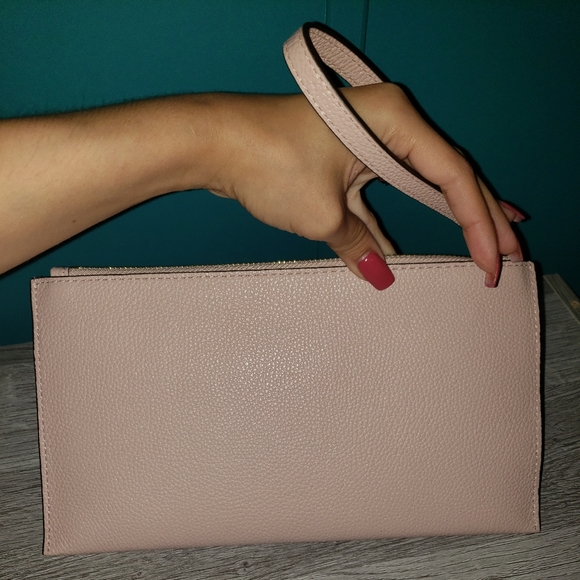 MICHAEL KORS LG DILLON TOTE & WRISLET SET - Picture 9 of 12